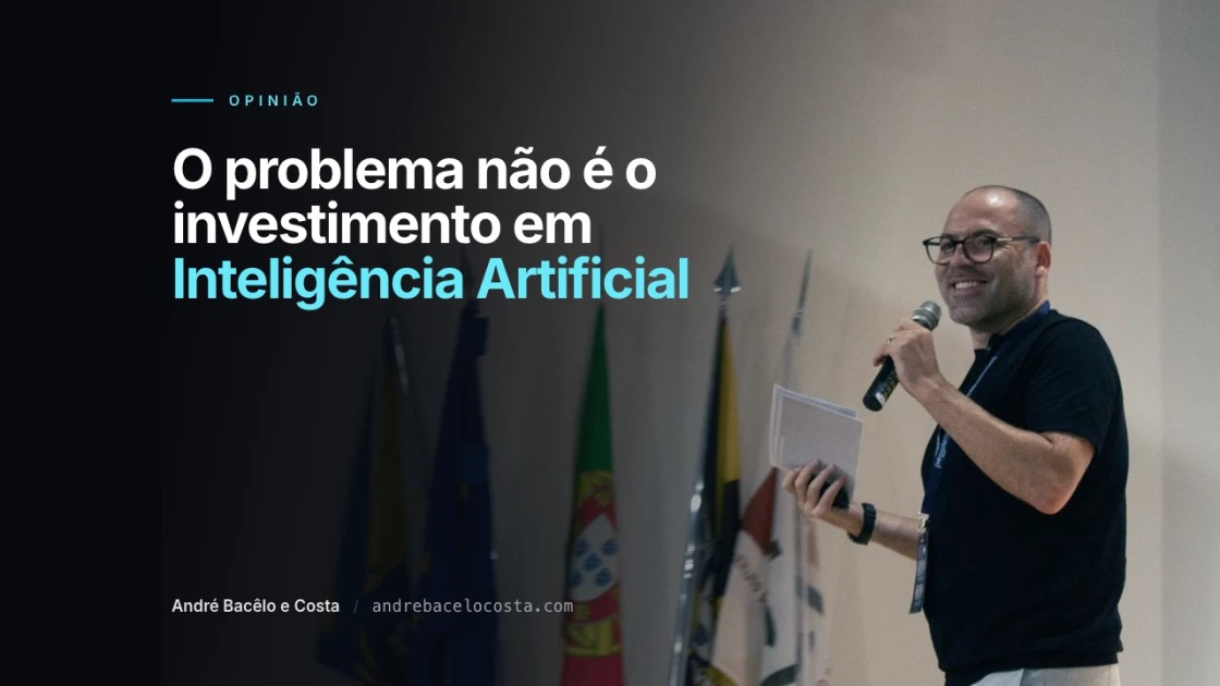 André Bacêlo e Costa em palco, sobre o título Preocupa-me mais a falta de inteligência natural do que o excesso de inteligência artificial
